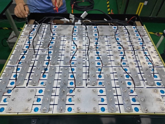 自動プリズム電池のパック レーザーは機械2000W 1000*800mmワーク テーブルをはんだ付けする
