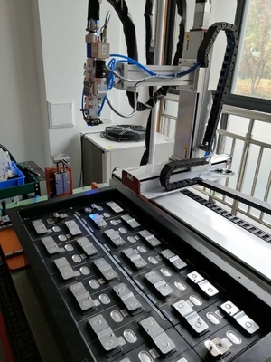 自動プリズム電池のパック レーザーは機械2000W 1000*800mmワーク テーブルをはんだ付けする